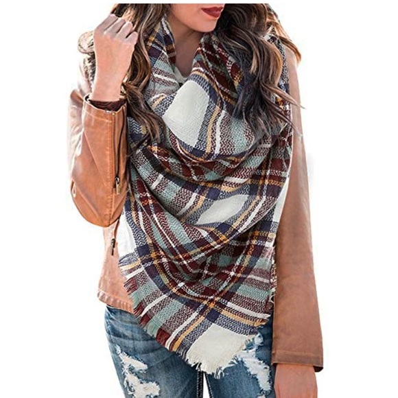 Gift 🎁 Soft Plaid Scarf NWT - Picture 2 of 5